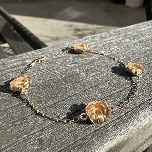 Elegant Gold Floral Necklace